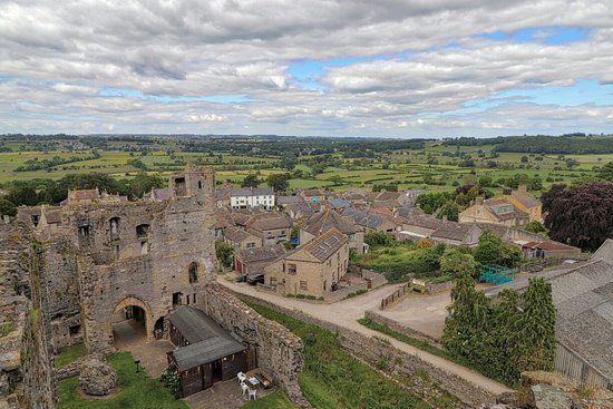 Middleham Castle